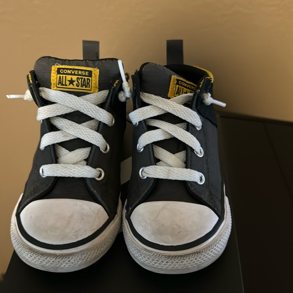 Converse all star kids size 8 (toddler)